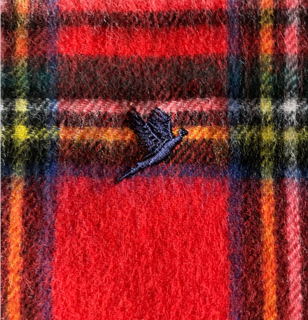 LAMBSWOOL SCARF ROYAL STEWART WITH EMBROIDERED NAVY PHEASANT INSIGNIA