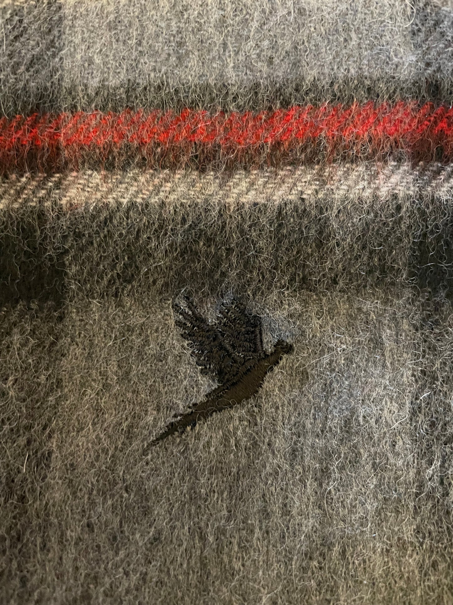 LAMBSWOOL SCARF GREY STEWART WITH EMBROIDERED BLACK PHEASANT INSIGNIA